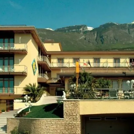 Hotel Cristallo 3*