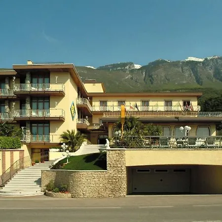 Hotel Cristallo 3*